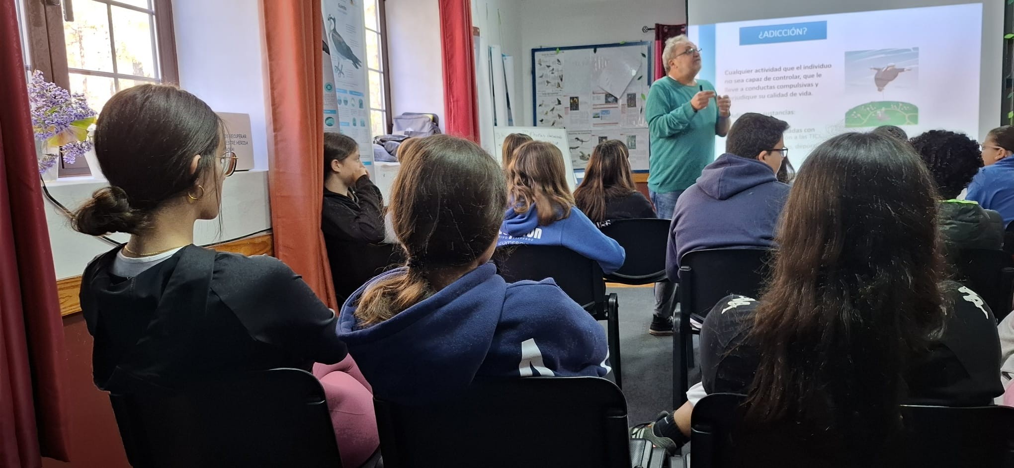 La Frontera acoge una mesa redonda sobre la miniserie “Adolescencia”
